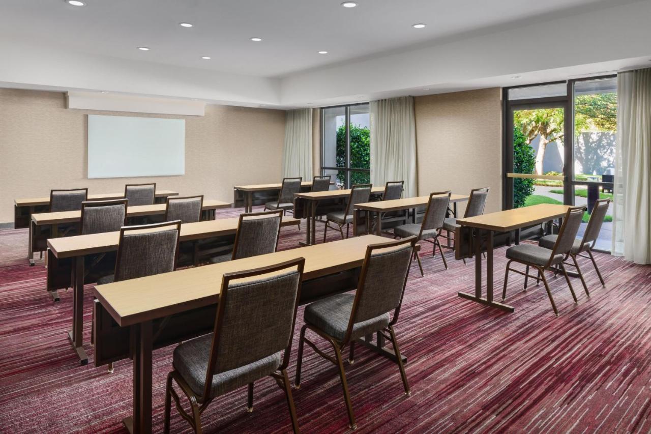 Courtyard By Marriott Dallas Луїсвілл Екстер'єр фото