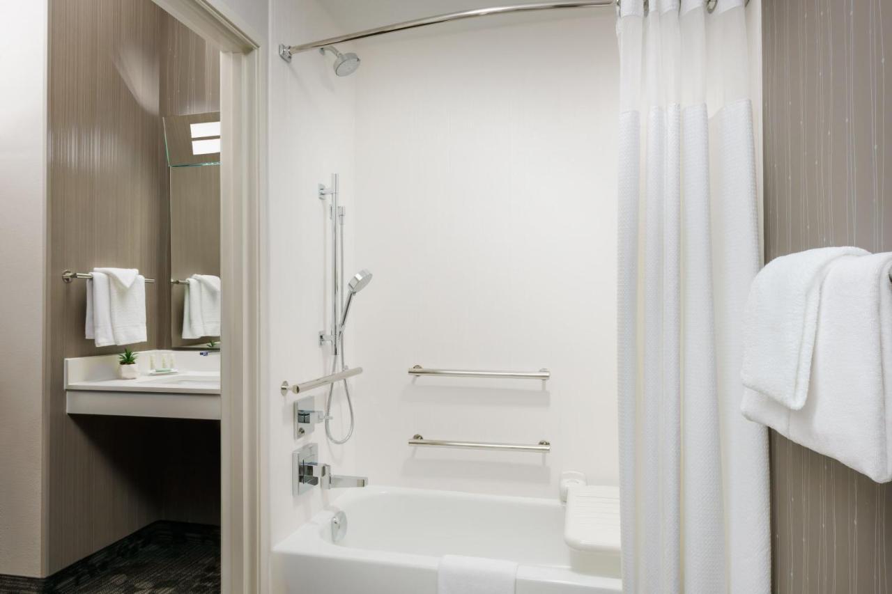 Courtyard By Marriott Dallas Луїсвілл Екстер'єр фото