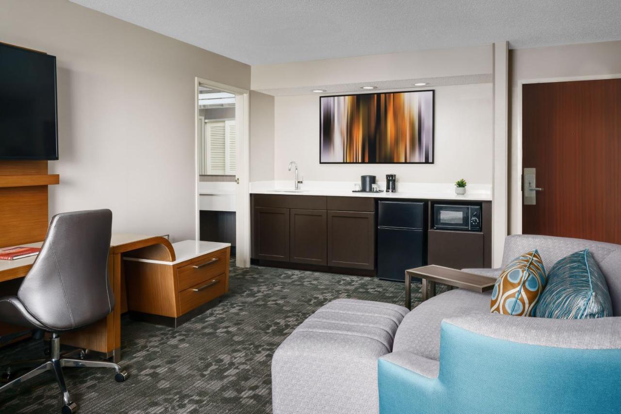 Courtyard By Marriott Dallas Луїсвілл Екстер'єр фото