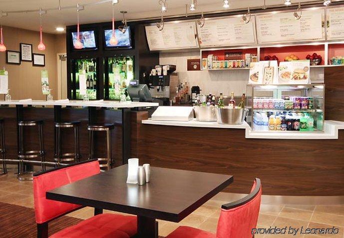 Courtyard By Marriott Dallas Луїсвілл Ресторан фото